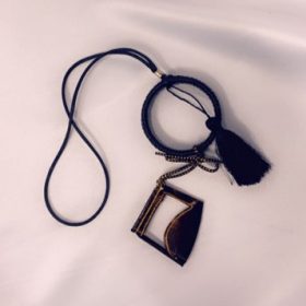 تعليقة سيارة برقع وعقال