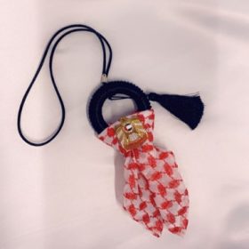 تعليقة سيارة ابيض واحمر السناء